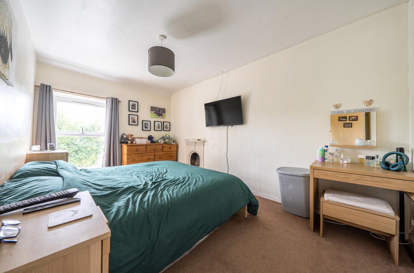 Neath Road, Ystradgynlais, Swansea, SA9 1PR